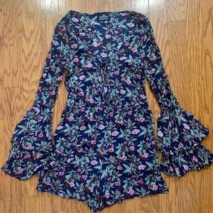 🙌 MOVING SALE 🙌 Floral bohemian romper